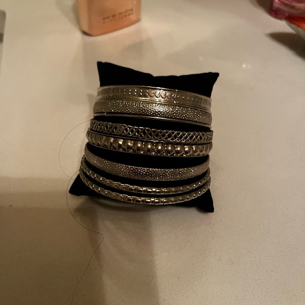 Bangle bracelets (8)
